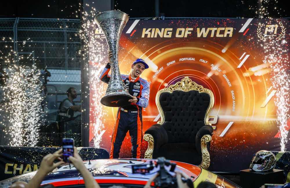 Mikel Azcona, campeón del WTCR 2022 y ejemplo a seguir