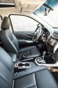 Nissan NP300 Navara interior