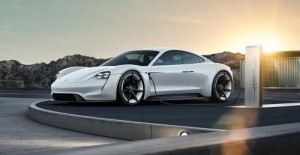 Porsche Mission E lateral