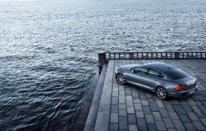 Volvo S90 en puerto