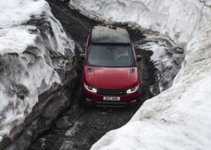 range-rover-sport-downhill-challenge-1