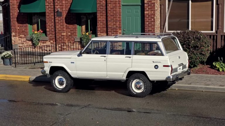 Jeep Wagoneer 1983 768x432