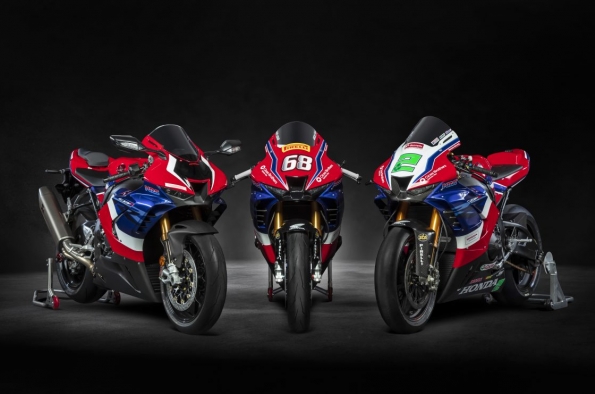 Honda CBR1000RR R Fireblade vs Superbike 2