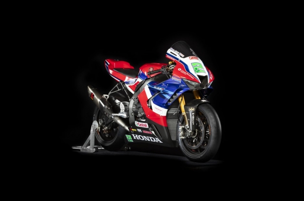 Honda CBR1000RR R Fireblade vs Superbike 3